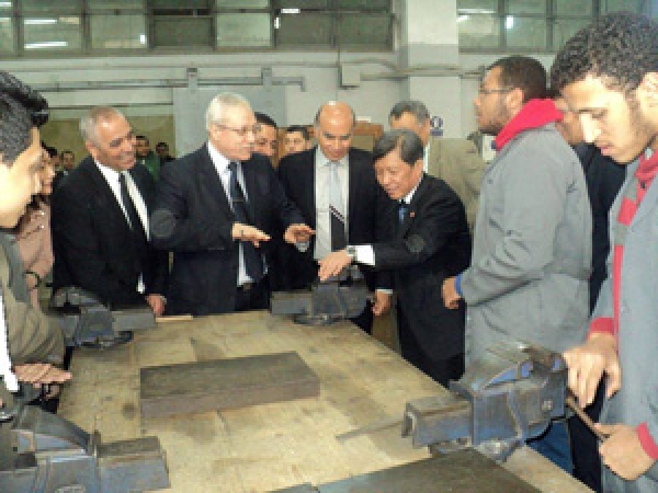 Delegation from Xi&#039;an University visits the Faculty of Engineering in Benha