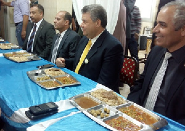 The University President has Launch with the Students of the University Hostel in Moshtohor